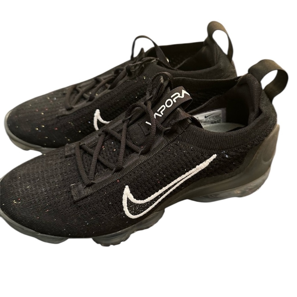 Women’s Nike Black Vapormax flyknit sneakers size 7.5